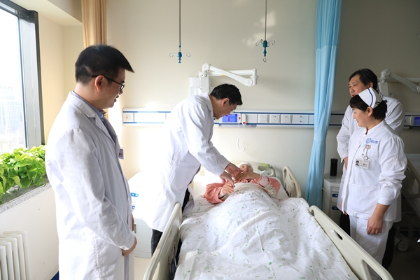 【北京頭條客戶端】2019-02-21 分娩中顱內(nèi)出血 兩個半小時從生死邊緣“搶”回二孩媽媽