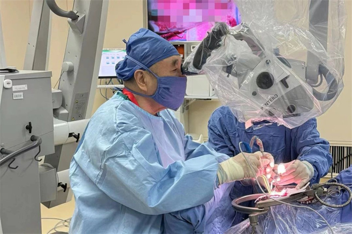 突破手術(shù)禁忌 趙繼宗院士團隊為86歲高齡患者切除巨大腦膜瘤