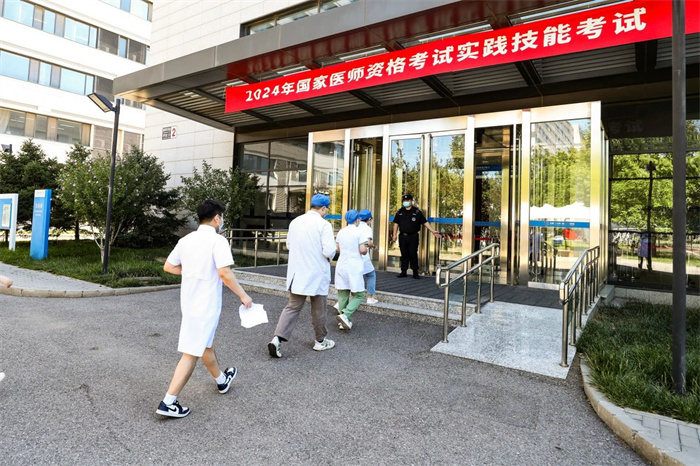 “迎戰”高溫橙色預警 確保考試萬無一失